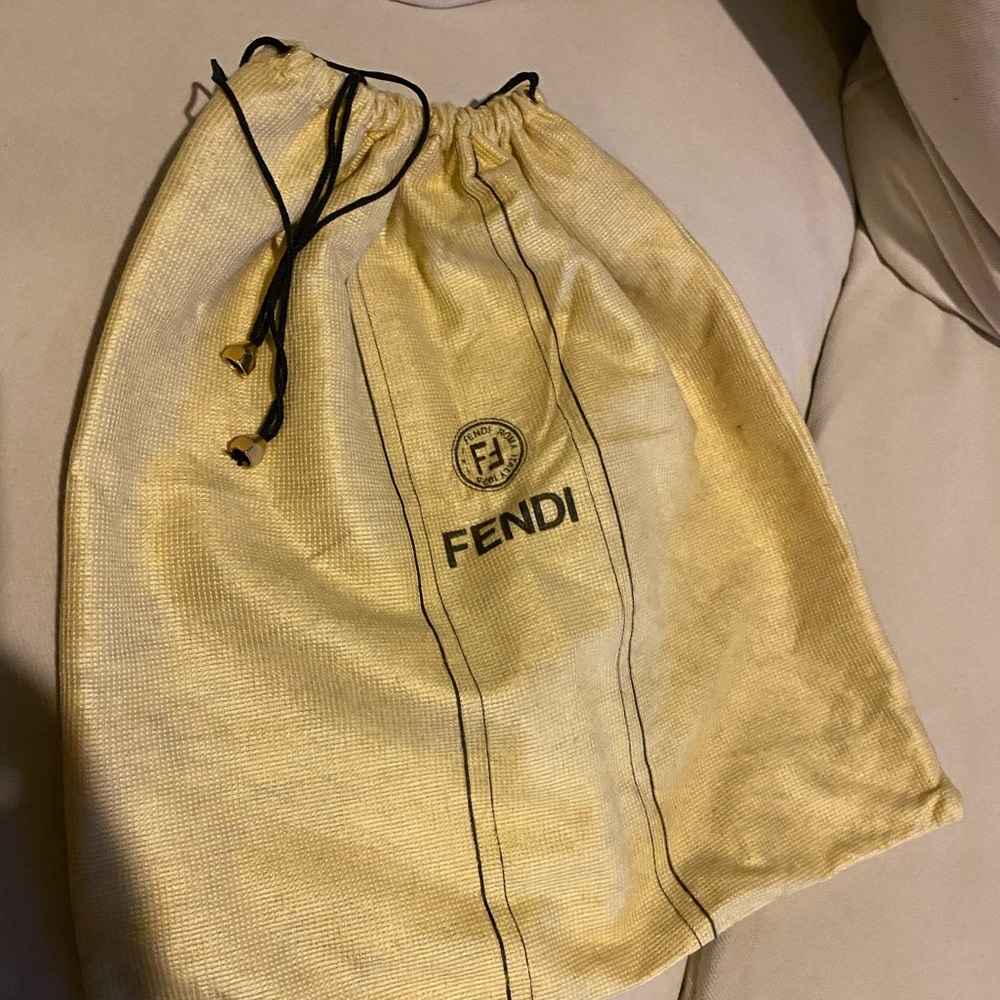 Fendi dust bag ( large) 🔥🔥🔥🔥🎁🎁🎁
